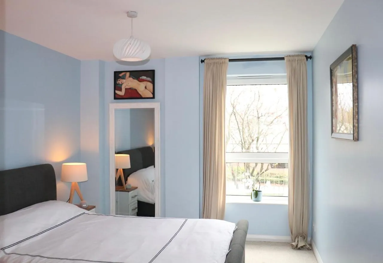 Art Home - Port Of Leith - Secure Parking Edinburgh