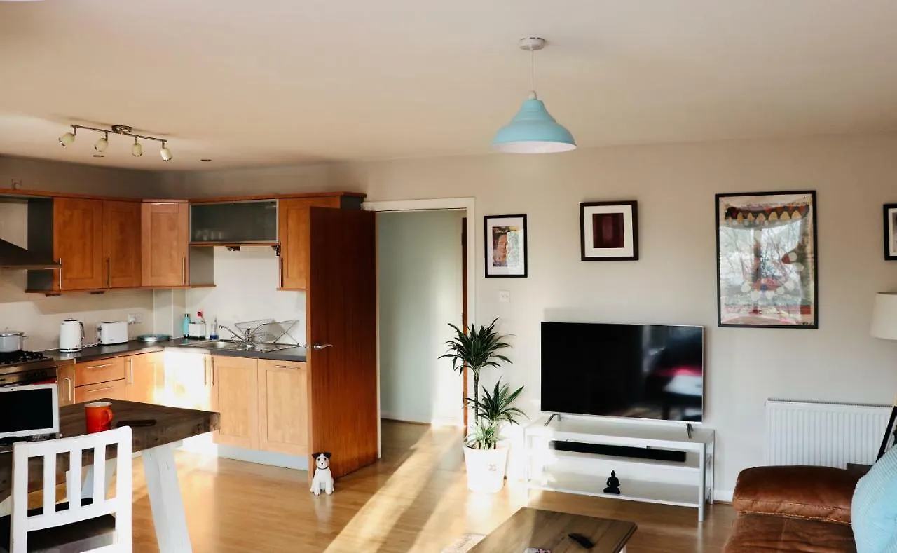 Art Home - Port Of Leith - Secure Parking Edinburgh