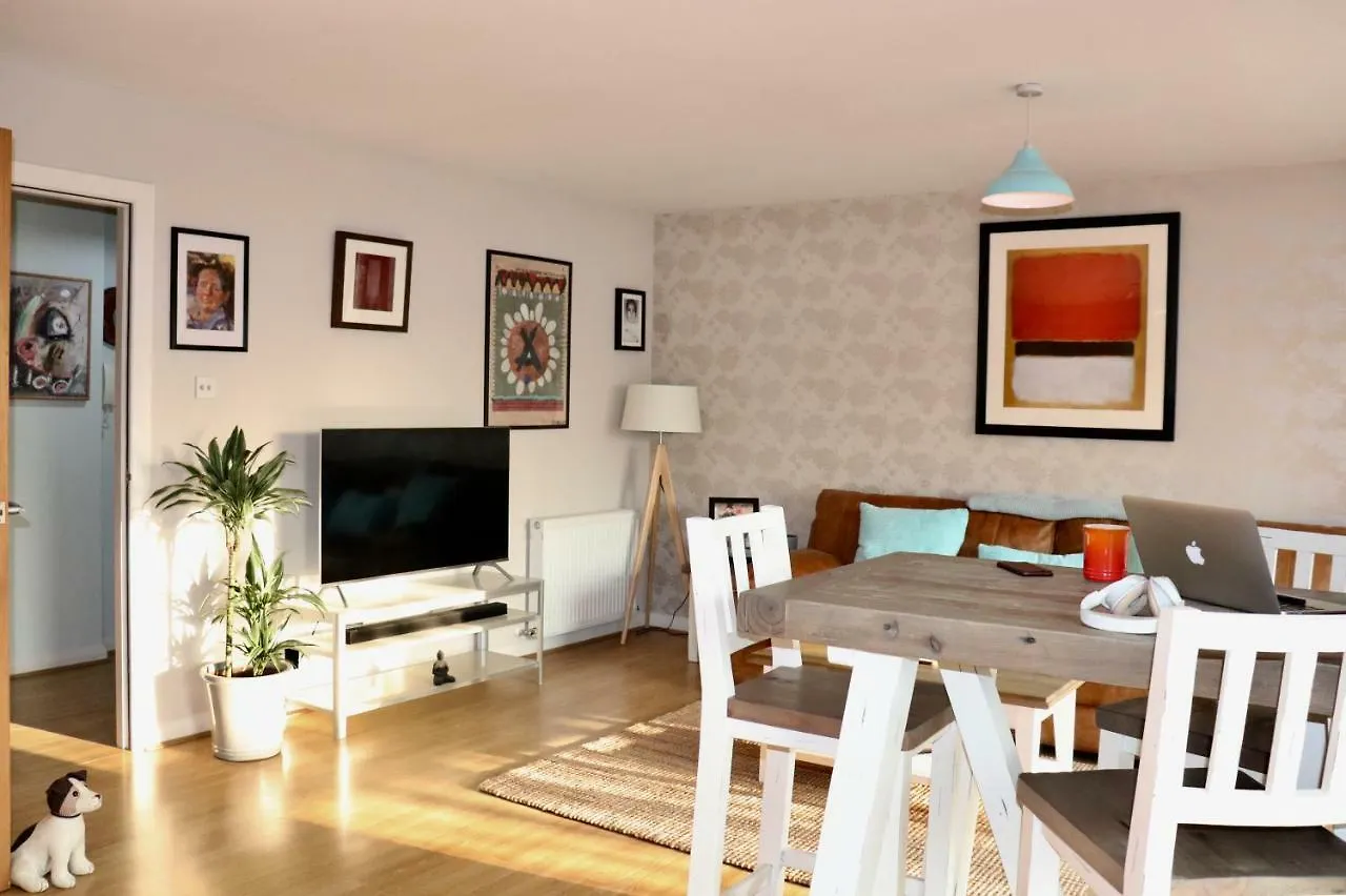 Art Home - Port Of Leith - Secure Parking Edinburgh